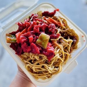 Chow mein with sweet and sour chicken