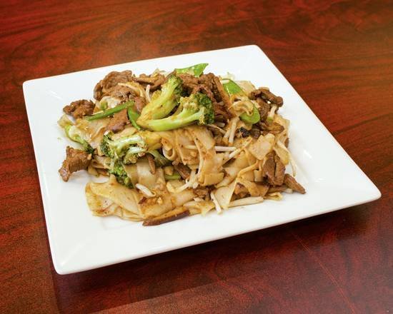 Garlic beef stir-fry with noodles and vegetables